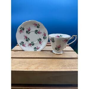 Royal Standard Fine Bone China Teacup/ Saucer Set-Pink Rosebuds, Scalloped Gold